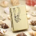 bật lửa zippo họa tiết màu vàng