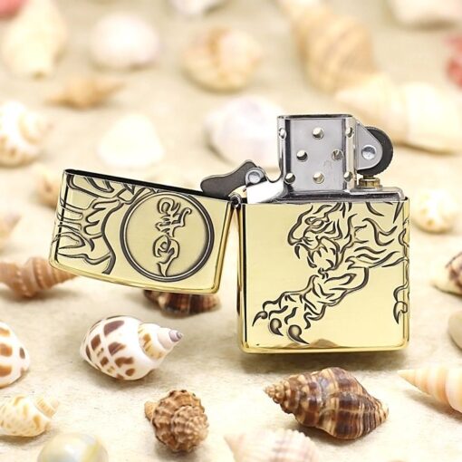 bật lửa zippo họa tiết màu vàng