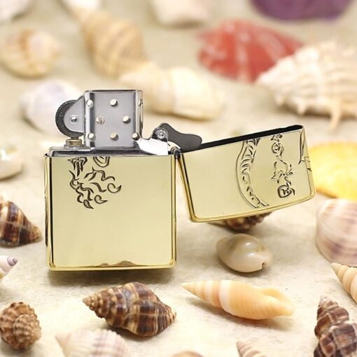 bật lửa zippo họa tiết màu vàng