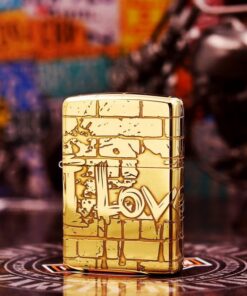 bật lửa zippo màu vang họa tiết chứ love