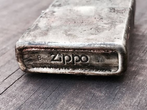 Hình ảnh vỏ bật lửa Zippo bị bẩn