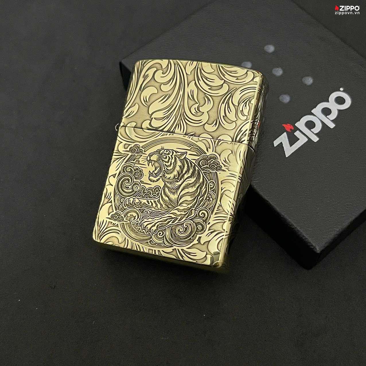 Zippo Brass 12 con giáp năm Dần - Hổ