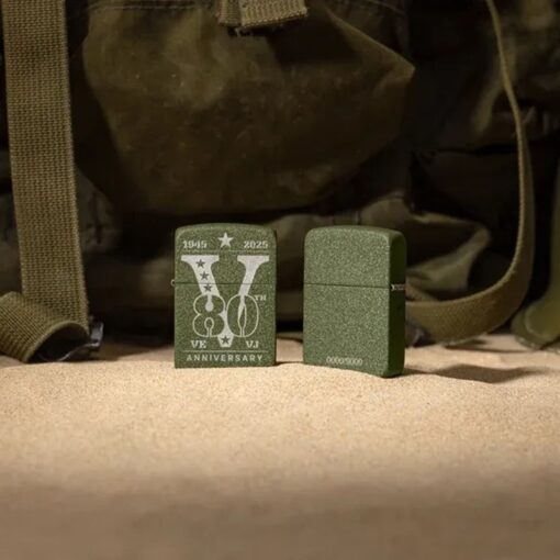 Zippo VE/VJ Day-80th Anniversary Collectible Steel Case – 46949 - Hình ảnh 8