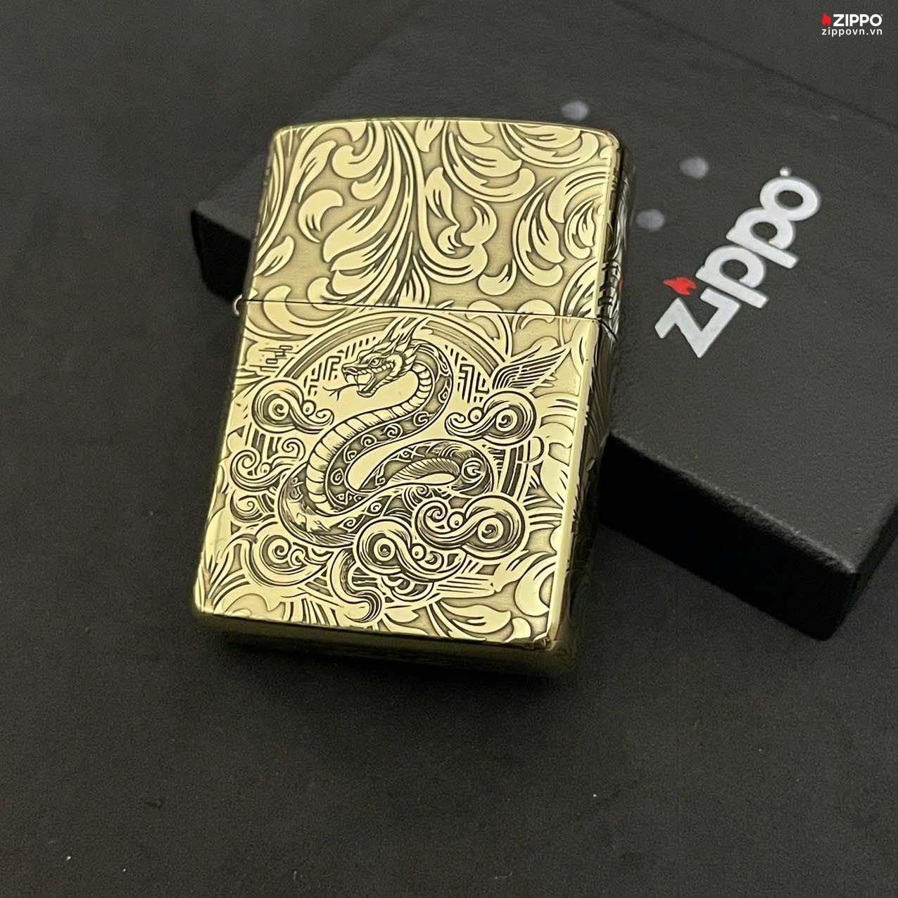 Zippo Brass 12 con giáp năm Tị - Rắn