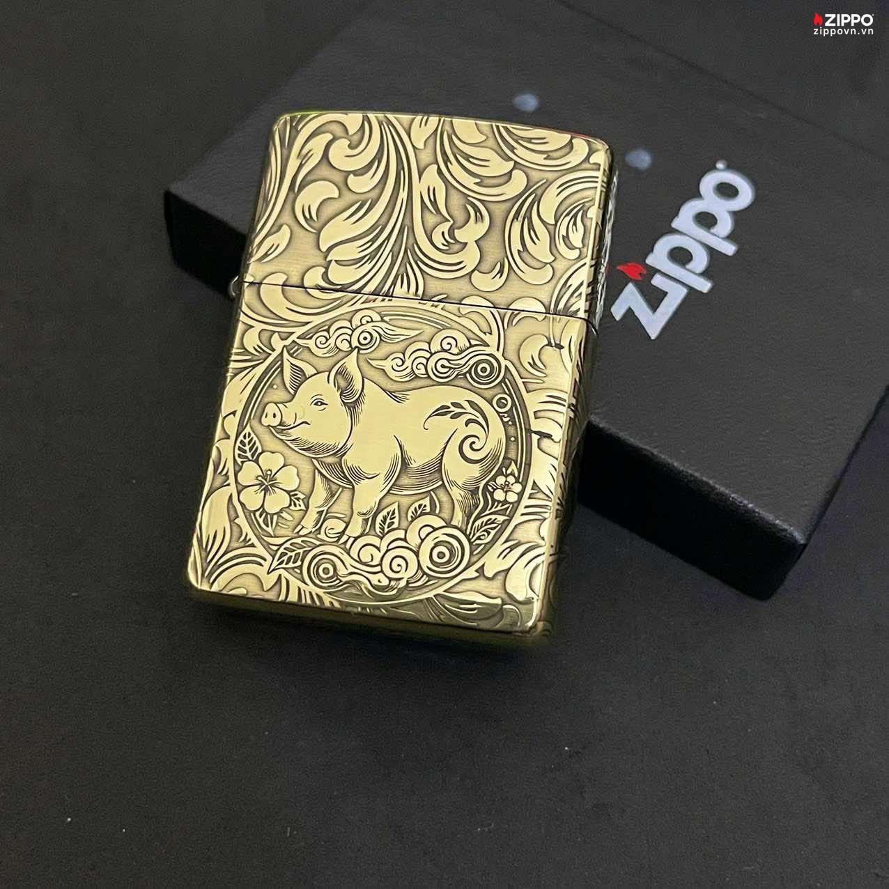 Zippo Brass 12 con giáp năm Hợi – Lợn